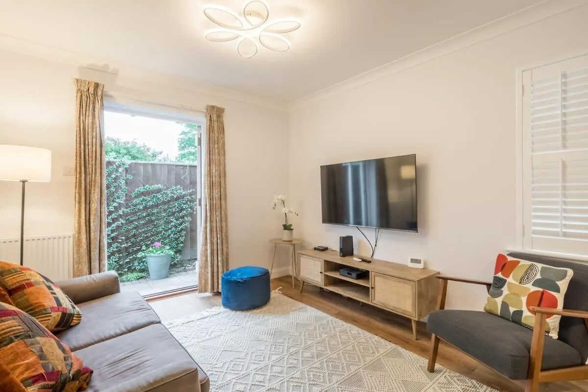 Lovely 1 Bed Apartment With Free Parking & Garden 剑桥 0*,  英国